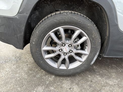 Used 2023 GMC Terrain SLT image 34