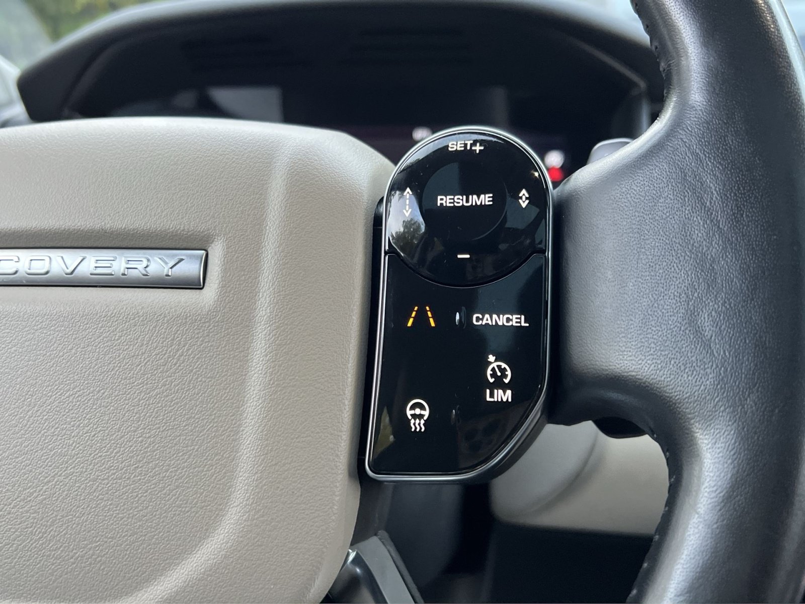 Used 2019 Land Rover Discovery SE AWD/4WD image 38