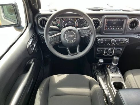 Used 2023 Jeep Wrangler Unlimited w/ Convenience Group AWD/4WD image 11
