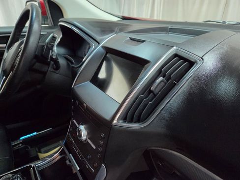 Used 2020 Ford Edge Titanium w/ Equipment Group 301A AWD/4WD image 24