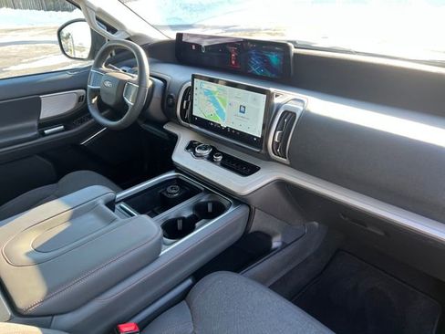 Used 2025 Ford Expedition Active image 41