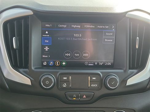 Used 2023 GMC Terrain SLT image 11