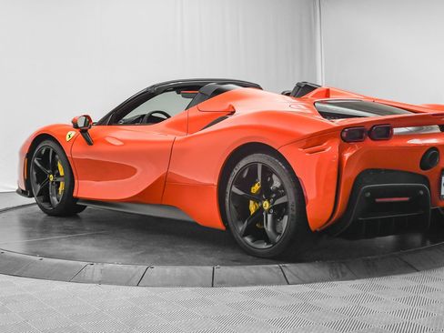 Used 2025 Ferrari SF90 Spider image 6
