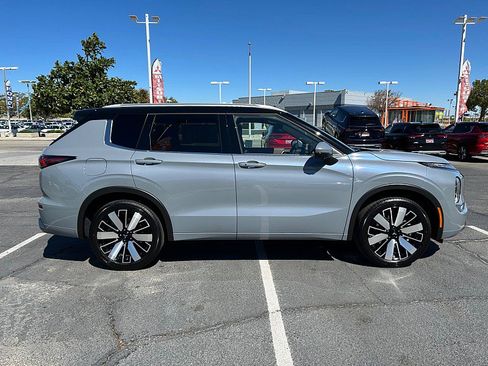 New 2025 Mitsubishi Outlander SEL image 10