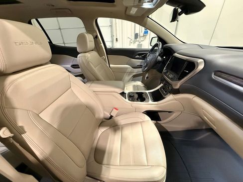 Used 2022 GMC Acadia Denali w/ Denali Ultimate Package image 30