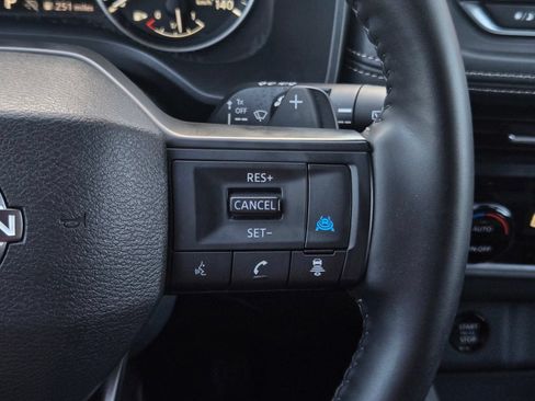 Used 2025 Nissan Rogue SV FWD image 18