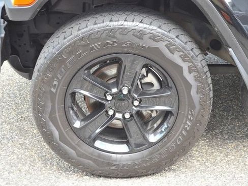 Used 2022 Jeep Wrangler Unlimited Sahara AWD/4WD image 13