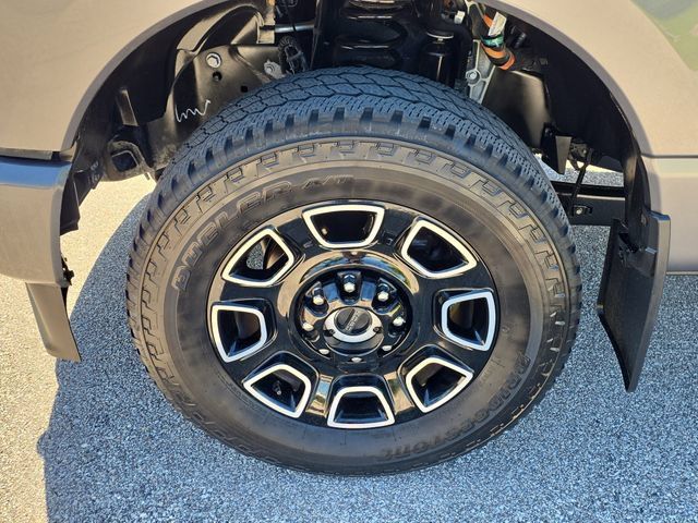 Used 2025 Ford F350 Platinum w/ FX4 Off-Road Package AWD/4WD image 6