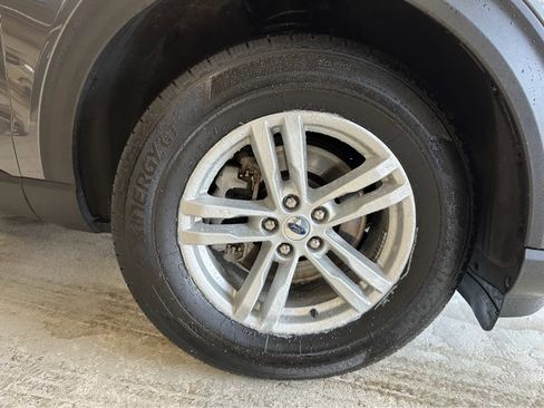 Used 2023 Ford Explorer XLT image 40