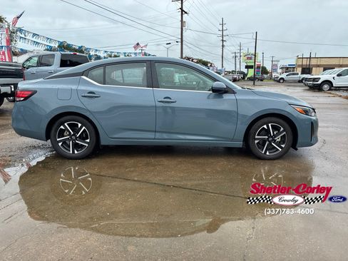 Used 2024 Nissan Sentra SV FWD image 17