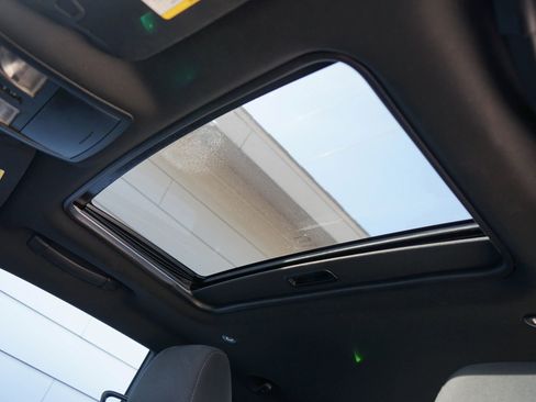 Used 2016 Dodge Challenger R/T w/ Driver Convenience Group image 18