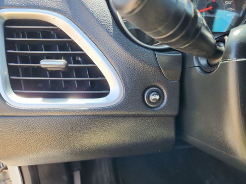 Used 2014 Dodge Avenger SE FWD image 18