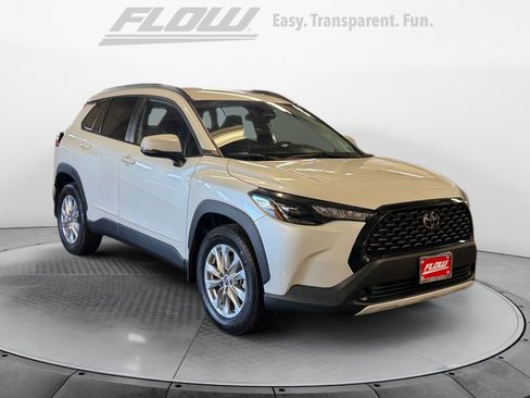 Used 2023 Toyota Corolla Cross LE image 1