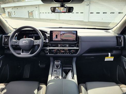 New 2026 Nissan Pathfinder SL image 16