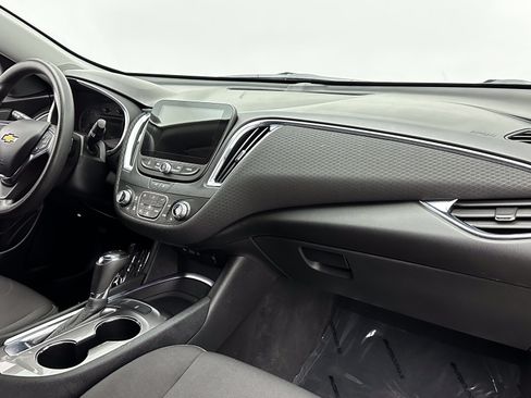 Used 2020 Chevrolet Malibu LT FWD image 29