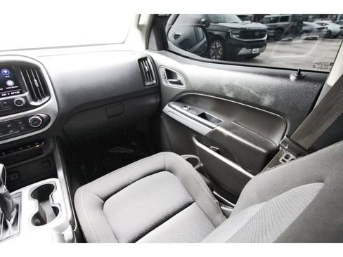 Used 2022 Chevrolet Colorado LT w/ Safety Package RWD image 9