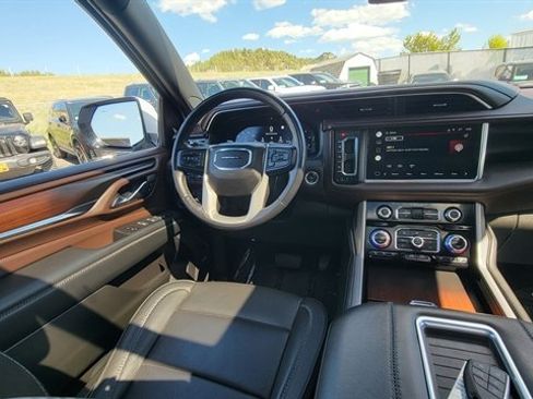 Used 2022 GMC Yukon XL Denali AWD/4WD image 17