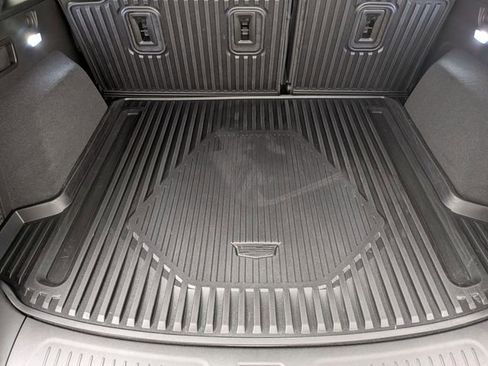 Certified 2023 Cadillac XT5 Luxury w/ LPO, Floor Liner Package AWD/4WD image 23