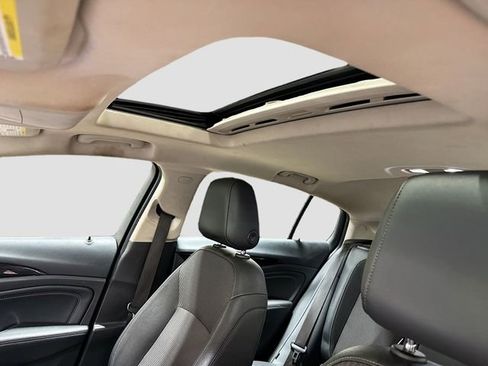 Used 2018 Buick Regal Preferred w/ Sights and Sounds Package image 20