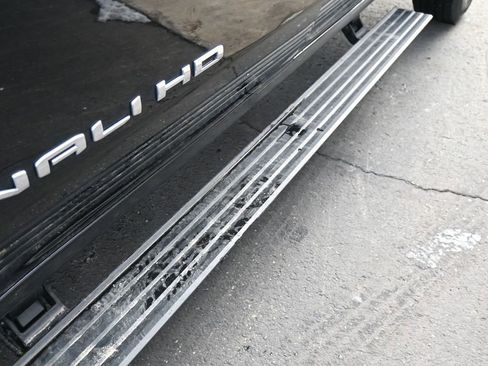 Used 2021 GMC Sierra 2500 Denali w/ Denali Black Diamond Edition image 18