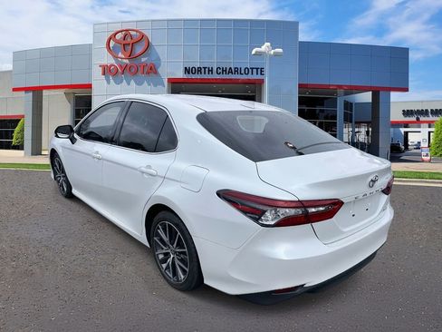 Used 2021 Toyota Camry XLE image 7