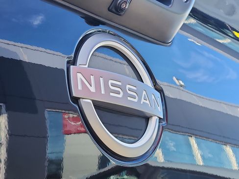 Certified 2024 Nissan Titan SV w/ SV Convenience Package image 29