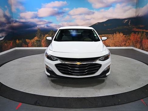 Used 2024 Chevrolet Malibu LT image 3