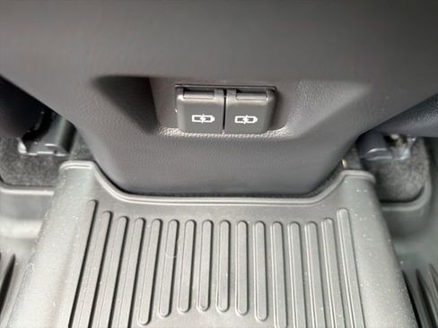 Used 2025 Toyota RAV4 XLE Premium w/ Weather Package AWD/4WD image 19