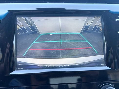 Used 2018 Toyota Camry SE FWD image 17