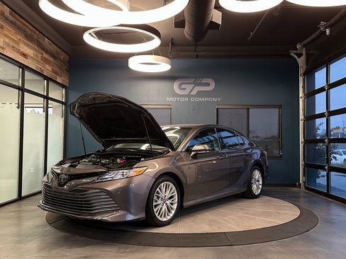 Used 2018 Toyota Camry XLE image 23