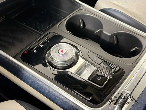 Used 2025 Kia Carnival SX w/ SX Dark Edition Package FWD image 21