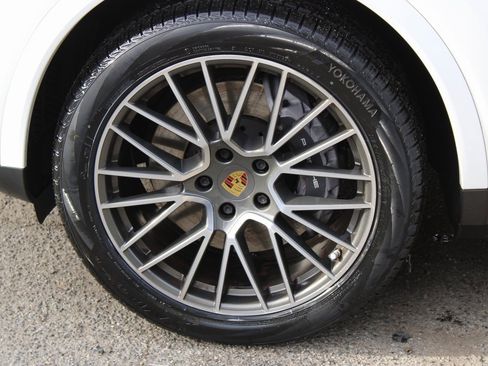 Used 2021 Porsche Cayenne image 8