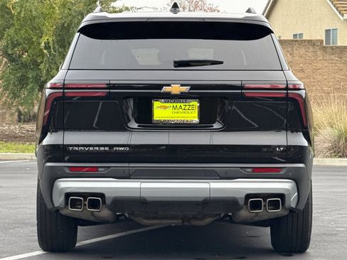 Used 2024 Chevrolet Traverse LT image 11