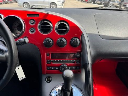 Used 2006 Pontiac Solstice Convertible w/ Premium Package RWD image 2