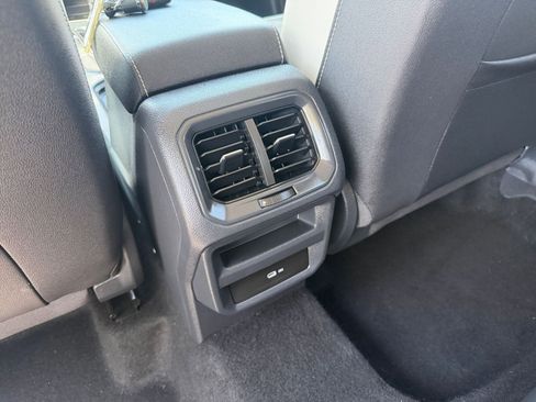 Used 2025 Volkswagen Taos SE FWD image 23