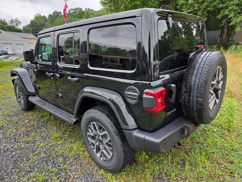 New 2026 Jeep Wrangler Unlimited Sahara AWD/4WD image 5