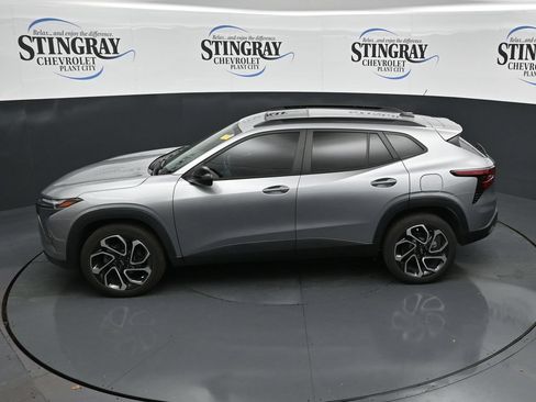 Used 2024 Chevrolet Trax RS w/ Sunroof Package FWD image 21