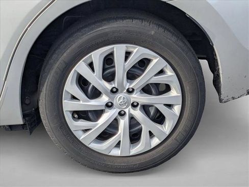 Used 2019 Toyota Corolla LE image 19