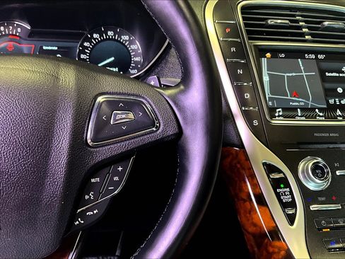 Used 2018 Lincoln MKX Reserve w/ Driver Assistance Package FWD image 13