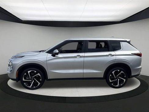 Used 2024 Mitsubishi Outlander SE Black Edition image 13