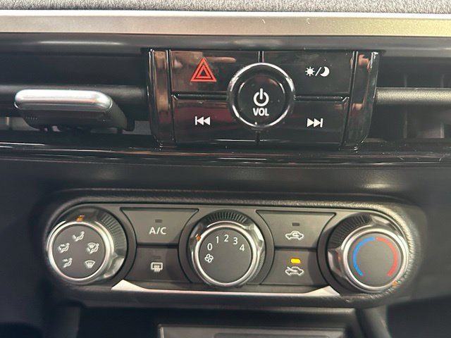 Certified 2025 Nissan Kicks SV AWD/4WD image 36