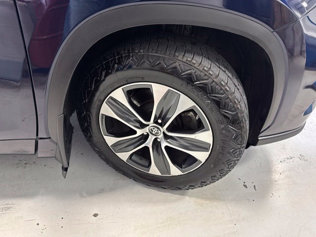 Used 2022 Toyota Highlander XLE AWD/4WD image 30