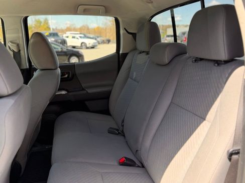 Used 2023 Toyota Tacoma SR5 AWD/4WD image 5