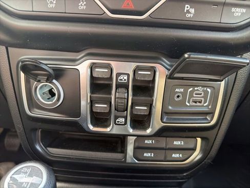 Used 2021 Jeep Wrangler Unlimited Sahara w/ Uconnect 4C Nav & Sound Group AWD/4WD image 31