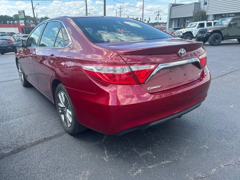 Used 2015 Toyota Camry SE w/ Moonroof Package FWD image 4