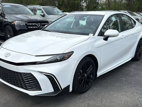 Used 2025 Toyota Camry SE w/ Convenience Package FWD image 8