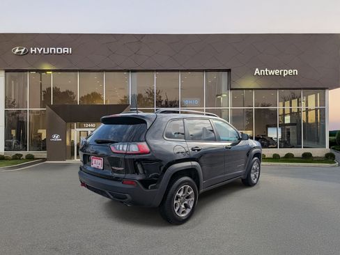 Used 2022 Jeep Cherokee Trailhawk AWD/4WD image 3