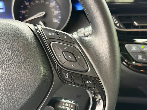 Used 2021 Toyota C-HR XLE image 16