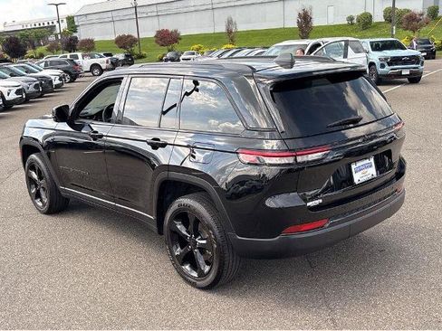 Used 2024 Jeep Grand Cherokee Altitude AWD/4WD image 7