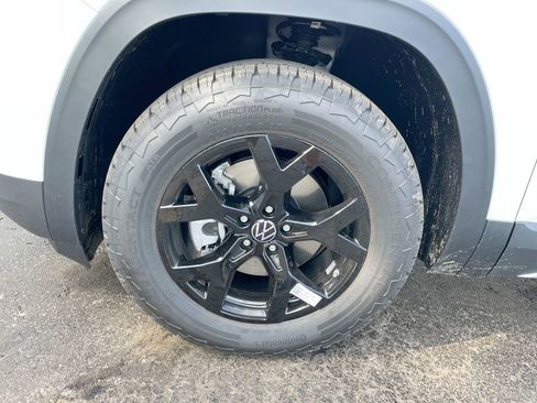 New 2025 Volkswagen Atlas Peak Edition SE image 37